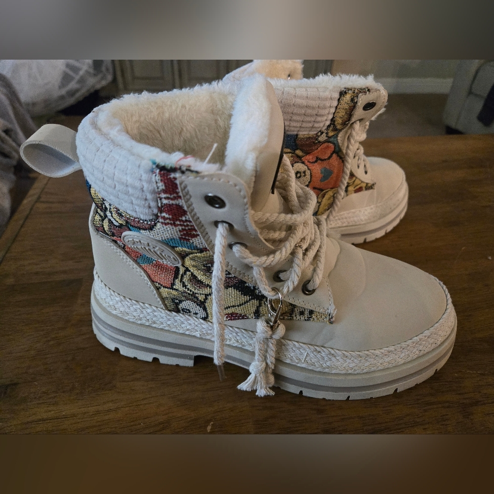 Women's Beige Sherpa-Lined Fashion Boots